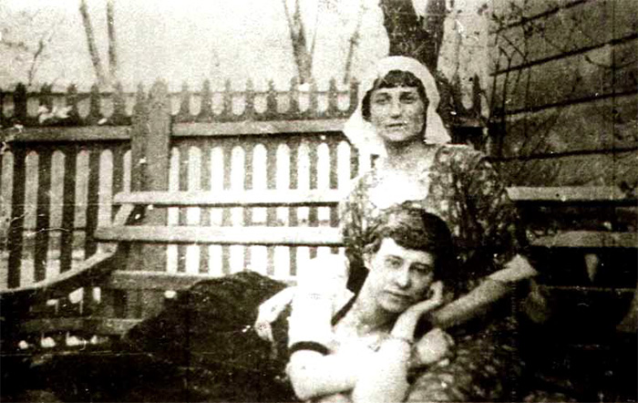 А. Ахматова и О.А. Кузьмина-Караваева, 1915 год